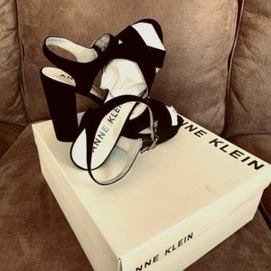 Anne Klein black velvet platform sandal